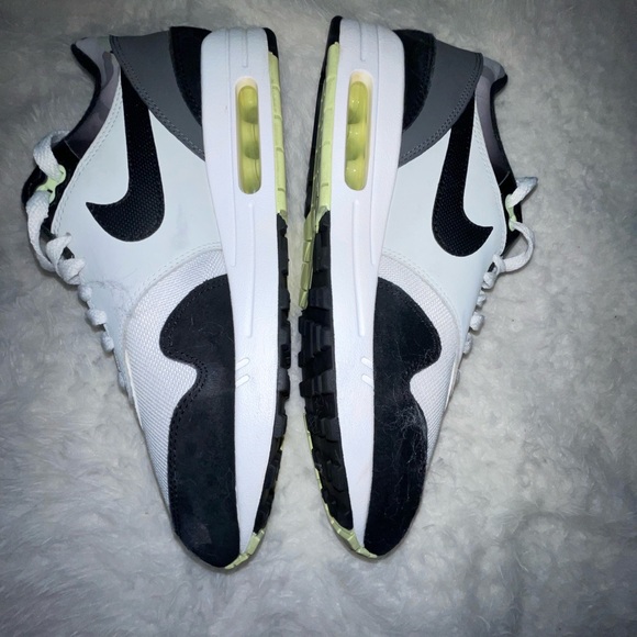 Men’s Nike air max 1 remix shoes in mint condition size 9.5 - Picture 3 of 11